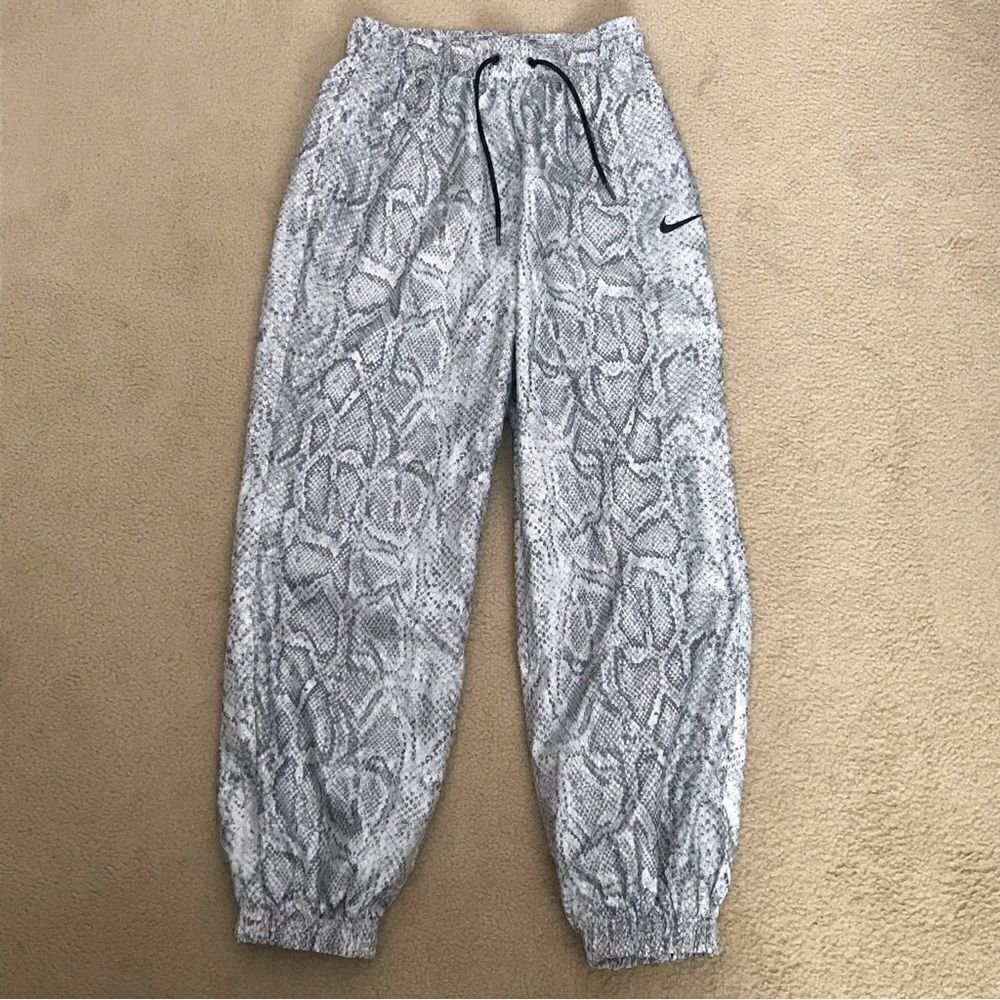 Nike shell joggers